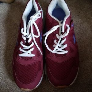 Roos size 10 womens tennis shoes .